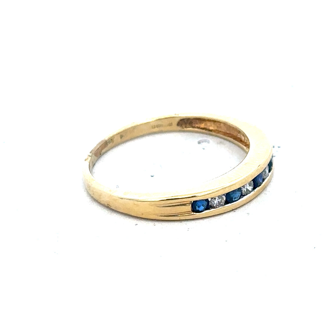 18ct yellow gold sapphire and diamond ring, size S, featuring a central sapphire and sparkling diamonds, weighs 3.3g.