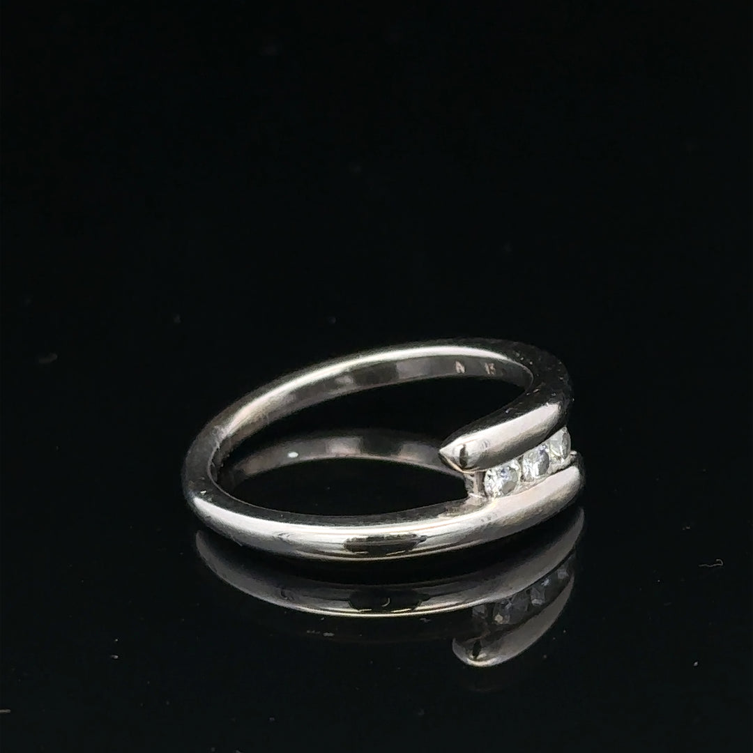 18ct white gold diamond ring in size M.5 with sparkling diamonds, weighing 4.2g, showcasing elegant craftsmanship.