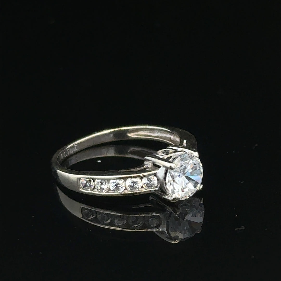 9ct white gold ring in size L 1/2 with a 2g weight, featuring a simple band design.