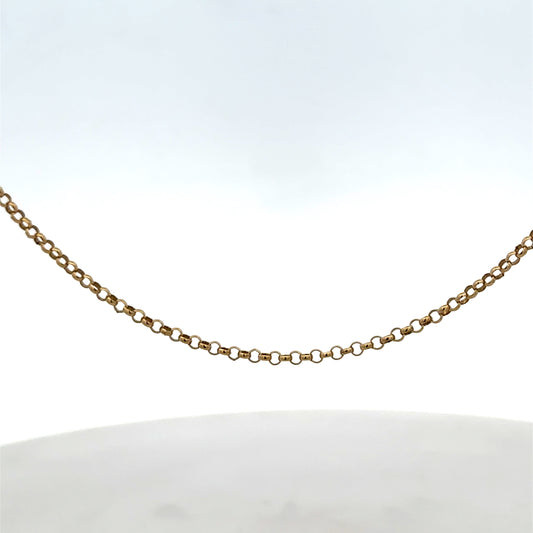 9ct yellow gold belcher chain weighing 2.8g, featuring classic linked design, by Reeves and Sons.