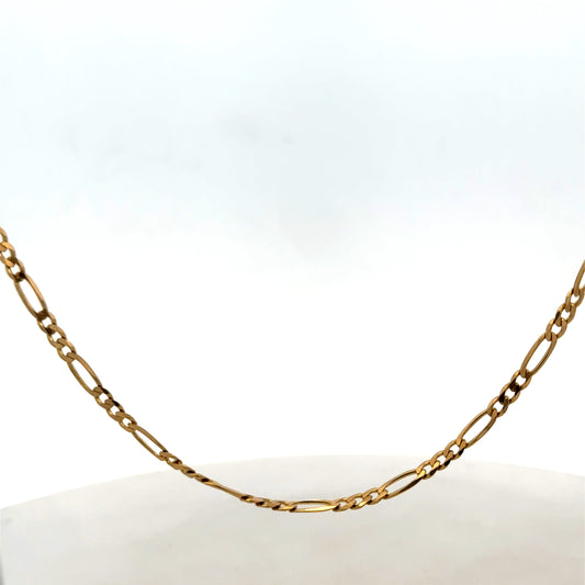 Reeves and Sons 9ct yellow gold figaro chain with a 7.1g weight, featuring interlinked flat and oval links.