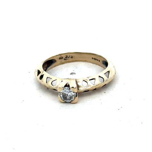 9ct yellow gold ring in size M with a smooth band, crafted by Reeves and Sons, displayed on a plain background.