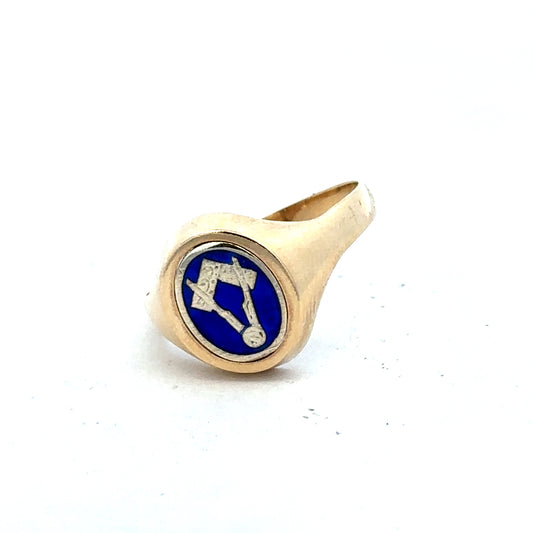 9ct yellow gold Masonic ring in size W with engraved symbols, designed by Reeves and Sons, showcasing detailed craftsmanship.