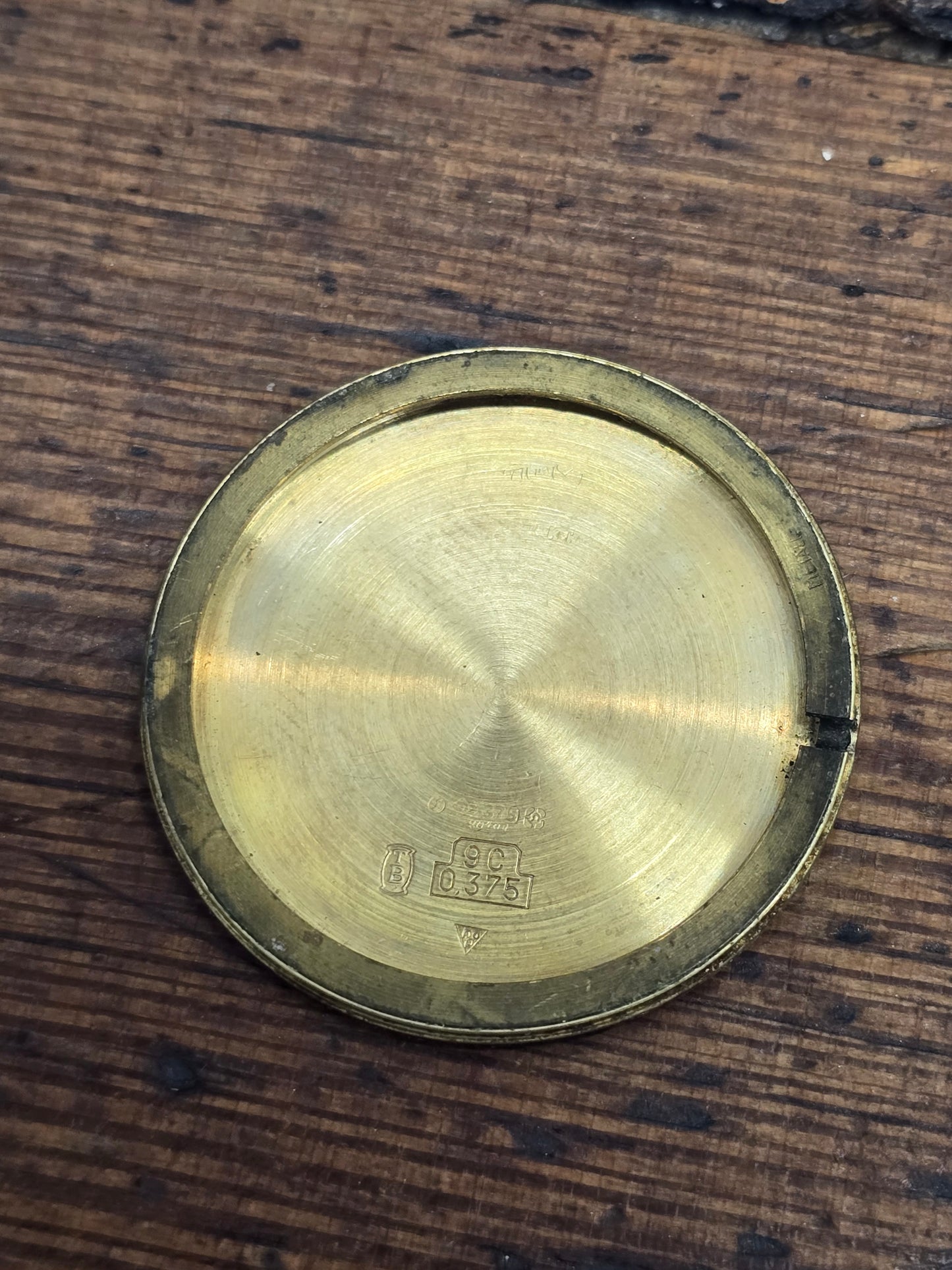 Vintage 9ct yellow gold men’s Intra-Matic automatic Swiss watch by Reeves and Sons with a classic round dial and gold bracelet.