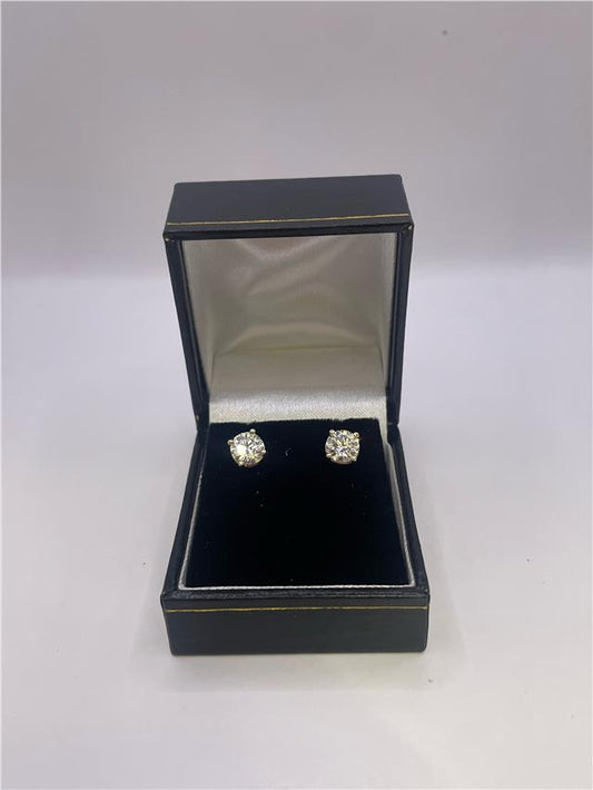 18ct white gold lab-created diamond earrings with 1.80 carats, color E, VS1 clarity, certified IGI, unbranded jewelry.