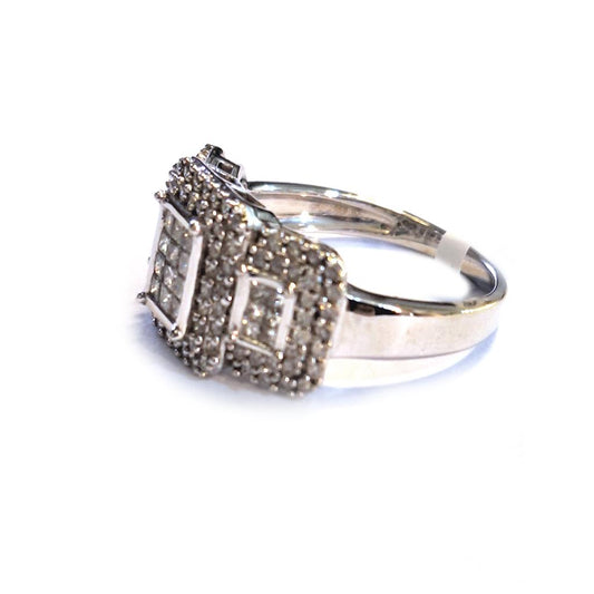 18ct white gold diamond ring with 1 carat center stone, size Q1/2, featuring a elegant, sparkling design.