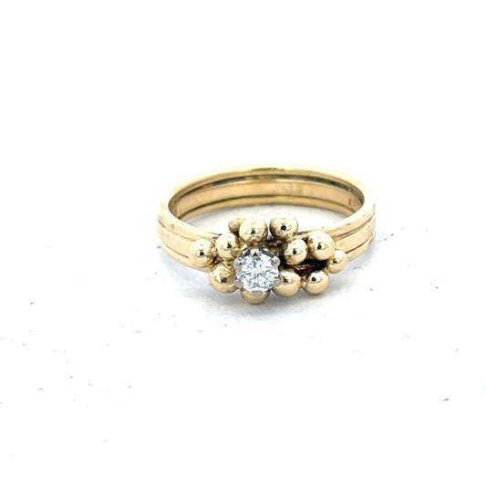 18ct yellow gold diamond ring in size I with sparkling diamonds, showcasing elegant jewelry design.