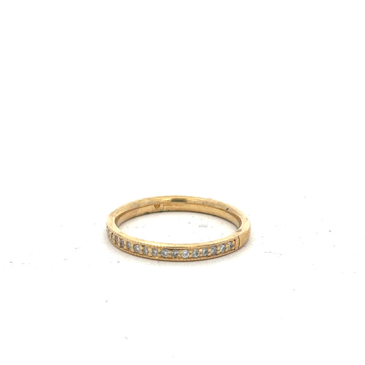 18ct yellow gold diamond ring in size P with sparkling diamonds, showcasing elegant craftsmanship and luxurious design.