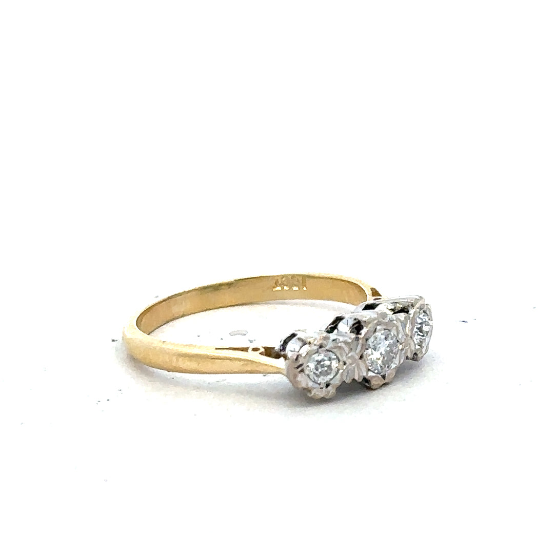 18ct yellow gold diamond ring in size P with sparkling diamonds, showcasing elegant jewelry design.