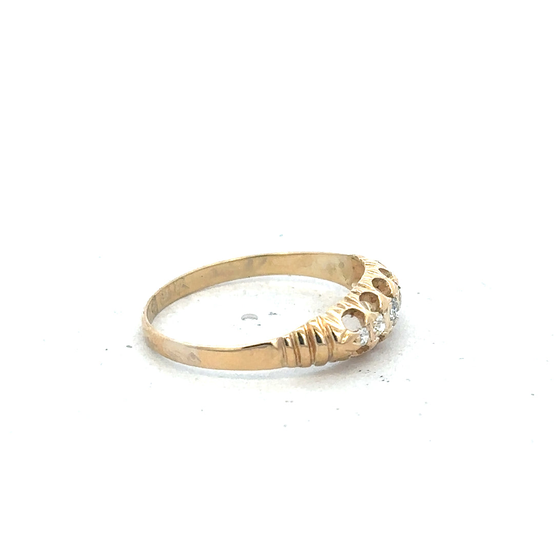 18ct yellow gold diamond ring, size S, featuring a sparkling diamond setting, crafted in unbranded jewelry style.