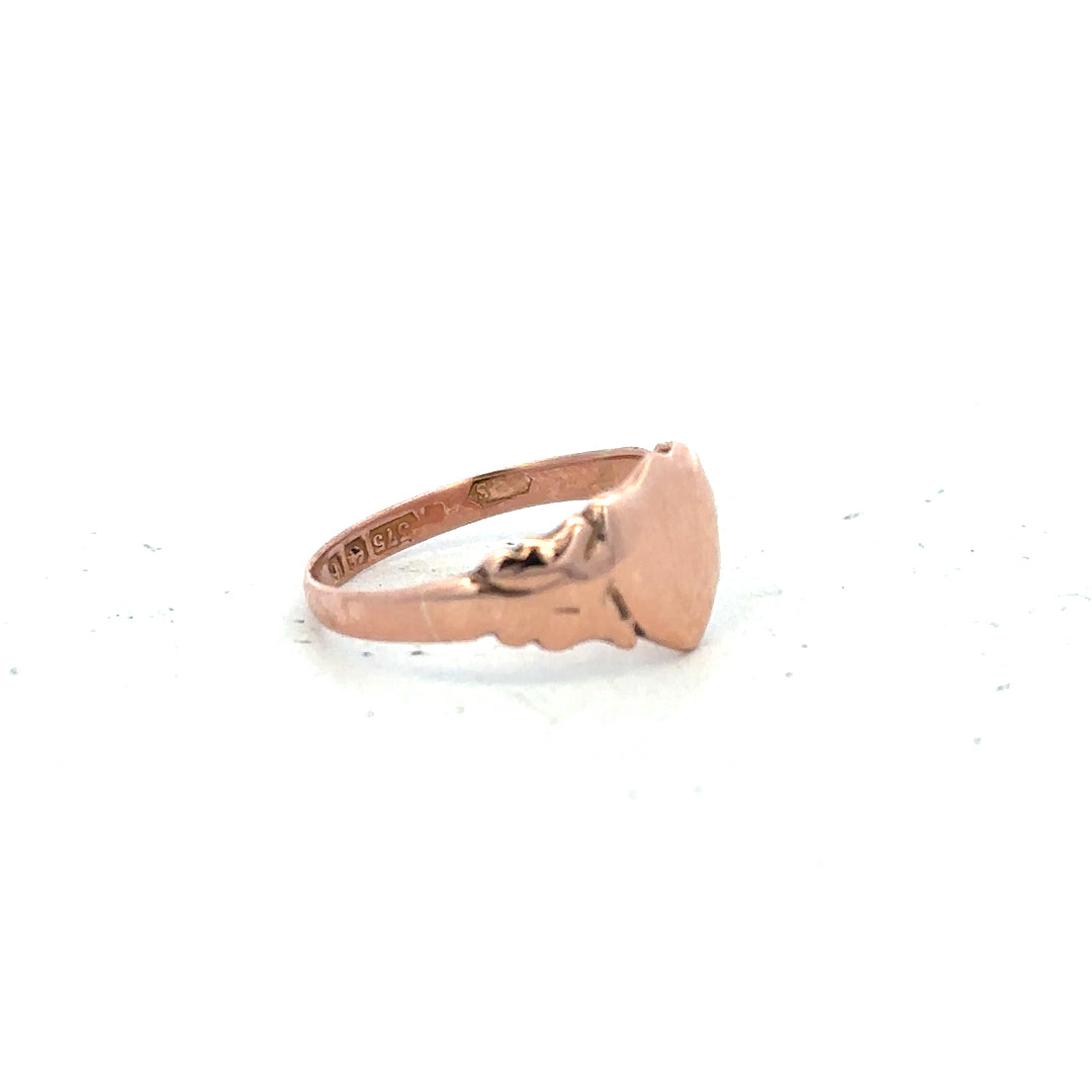 9ct gold ring in size O, featuring a smooth band and polished finish, unbranded jewelry.