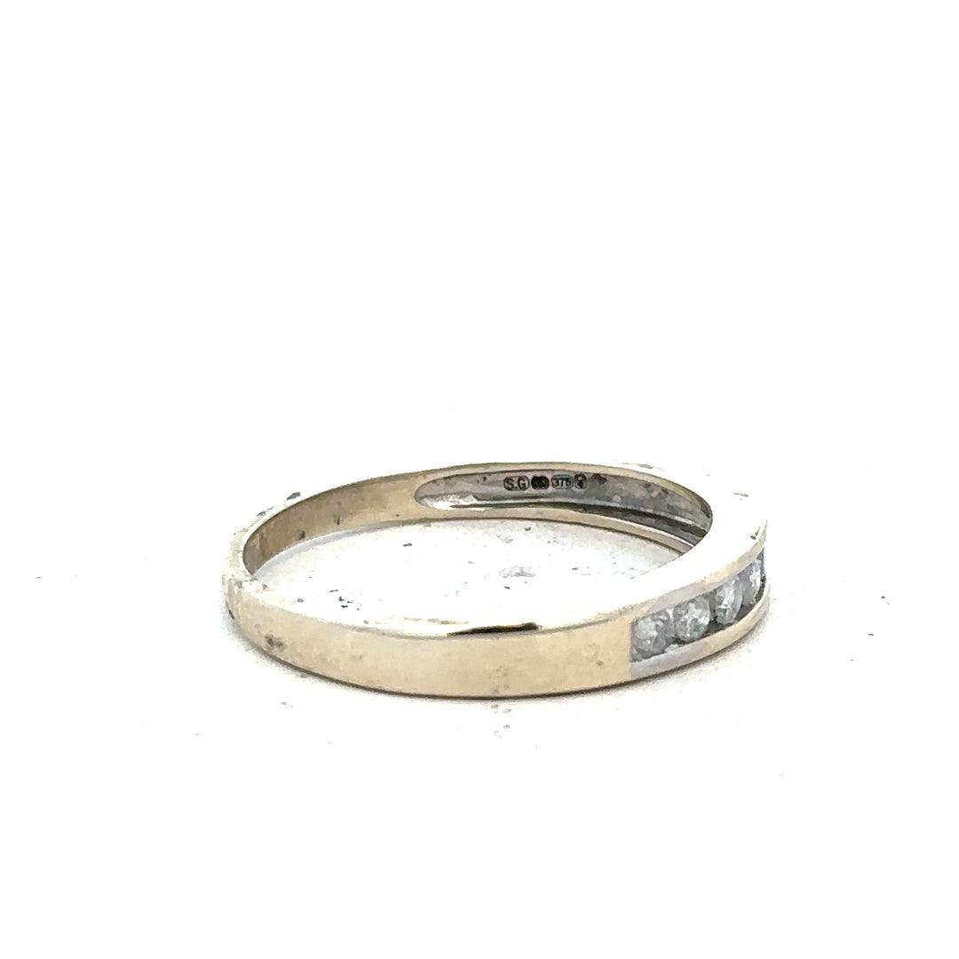 9ct white gold diamond ring in size Q with sparkling diamonds, showcasing elegant jewelry craftsmanship.