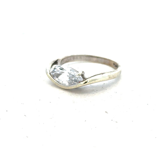9ct white gold ring in size O with a smooth band, unbranded, shown in a close-up view highlighting its polished finish.