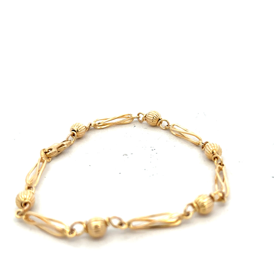 9ct yellow gold bracelet weighing 5.3g, unbranded, with a delicate chain design, shown in a close-up image.