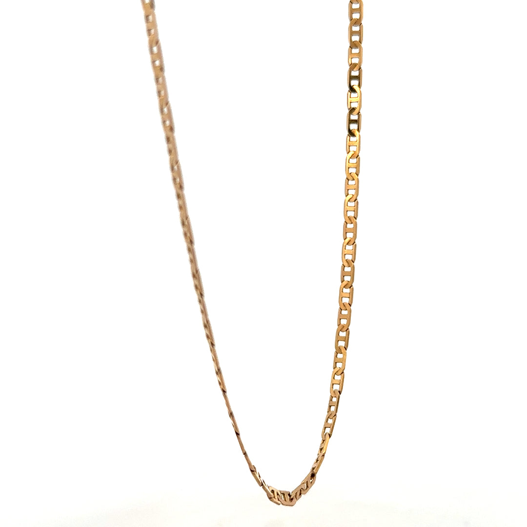 9ct yellow gold chain weighing 6.6g, unbranded, with a detailed close-up of the jewelry link design.