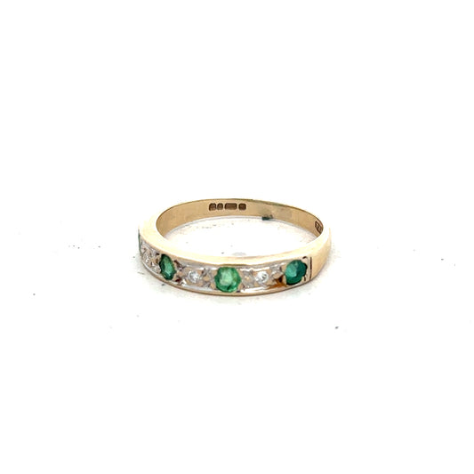 9ct yellow gold ring with diamond and emerald accents, size K, featuring a detailed gemstone design.