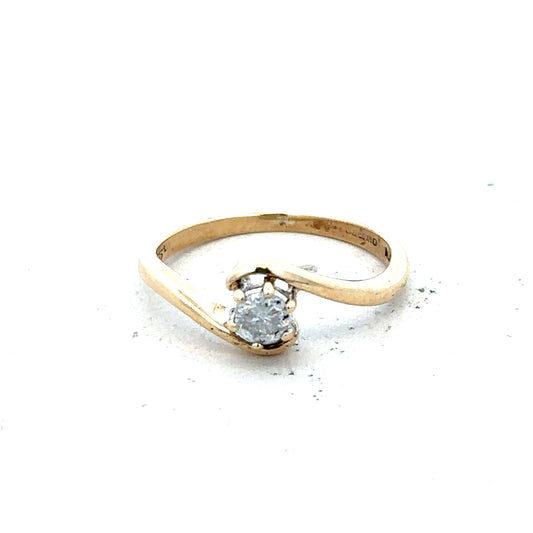 9ct yellow gold diamond ring in size I 1/2 with a delicate design, weighing 1.6 grams, unbranded jewelry piece.