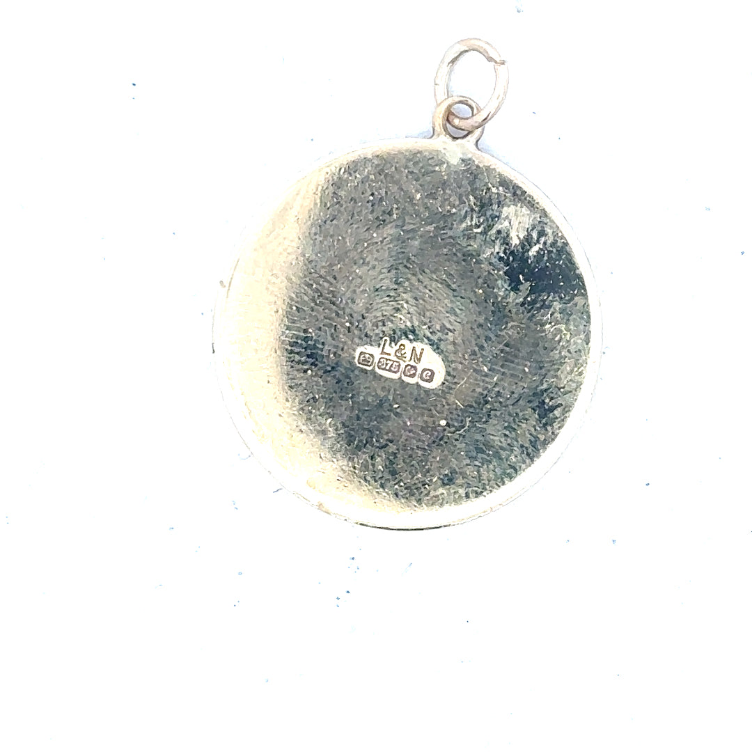 9ct yellow gold St Christopher pendant, unbranded, weighing 4.9g, featuring detailed religious iconography on a chain.