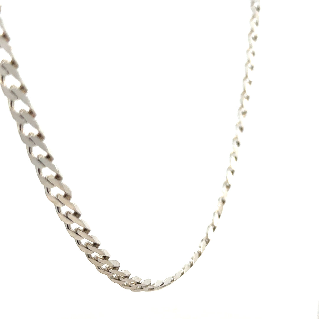 Silver curb chain weighing 28.8g, showcasing its polished links and unbranded jewelry design.