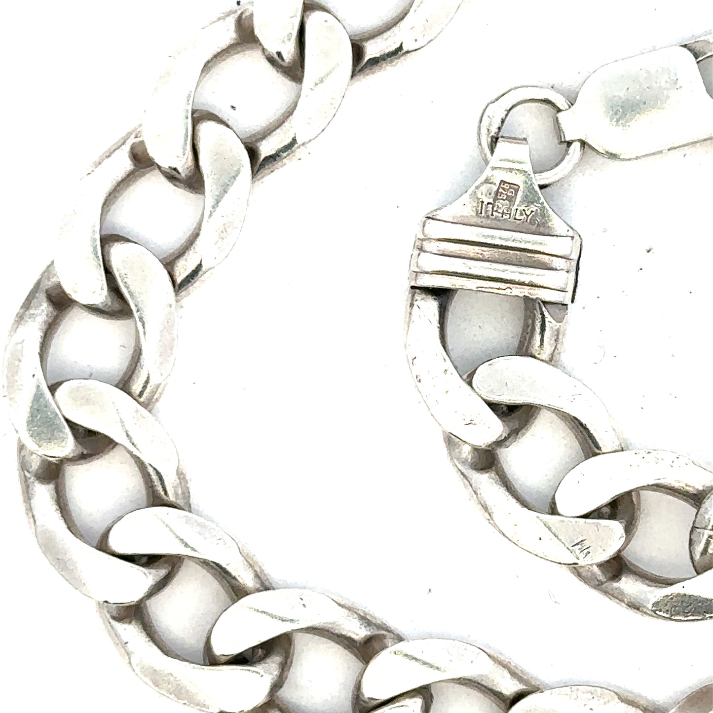 Silver curb chain weighing 80.2g, unbranded jewelry chain with a sleek, classic design, shown in a close-up image.