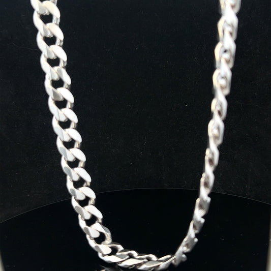 Silver curb chain weighing 95.2g, featuring a classic design with interlocking links, displayed on a plain background.