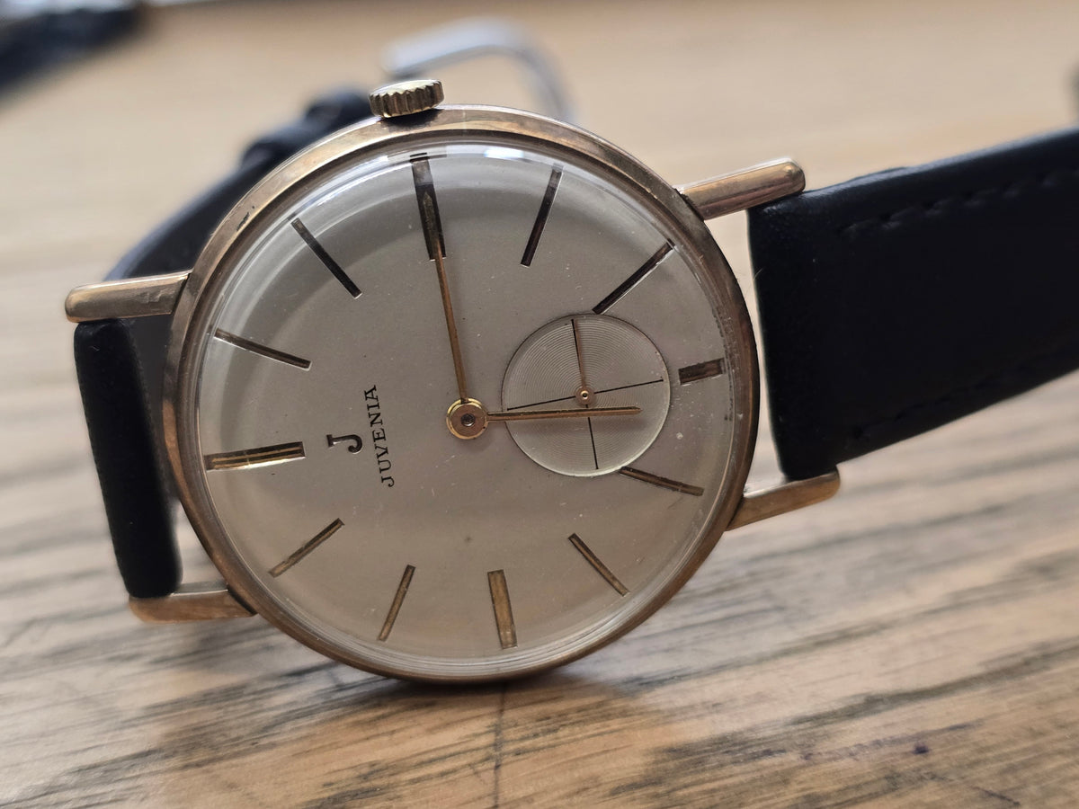 Vintage Juvenia 9ct yellow gold mechanical dress watch with sub-seconds dial by Reeves and Sons