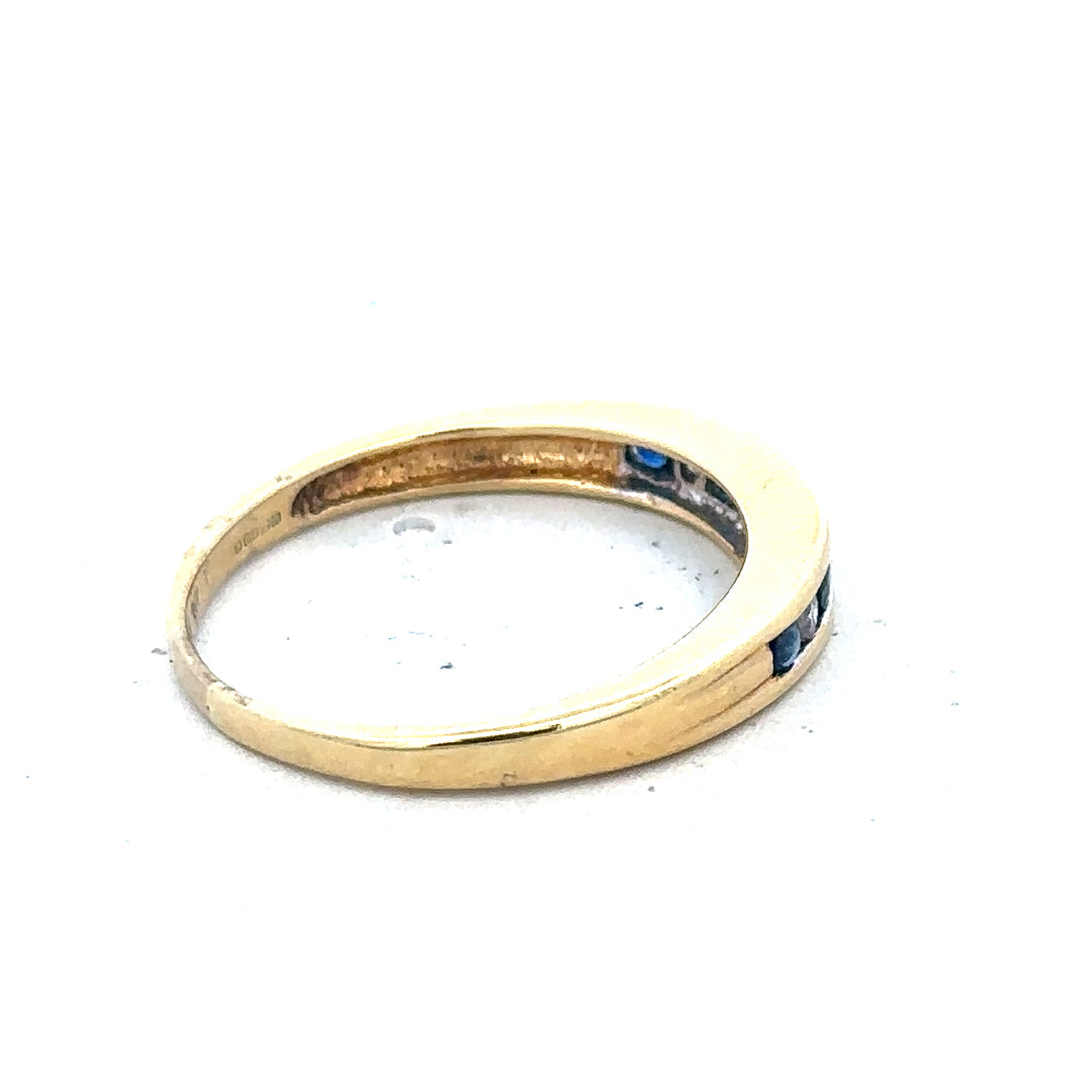 18ct yellow gold sapphire and diamond ring in size S, featuring a sparkling gemstone design and weighing 3.3g.