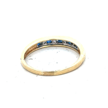 18ct yellow gold sapphire and diamond ring, size S, with elegant stones and a delicate band, weighing 3.3g.