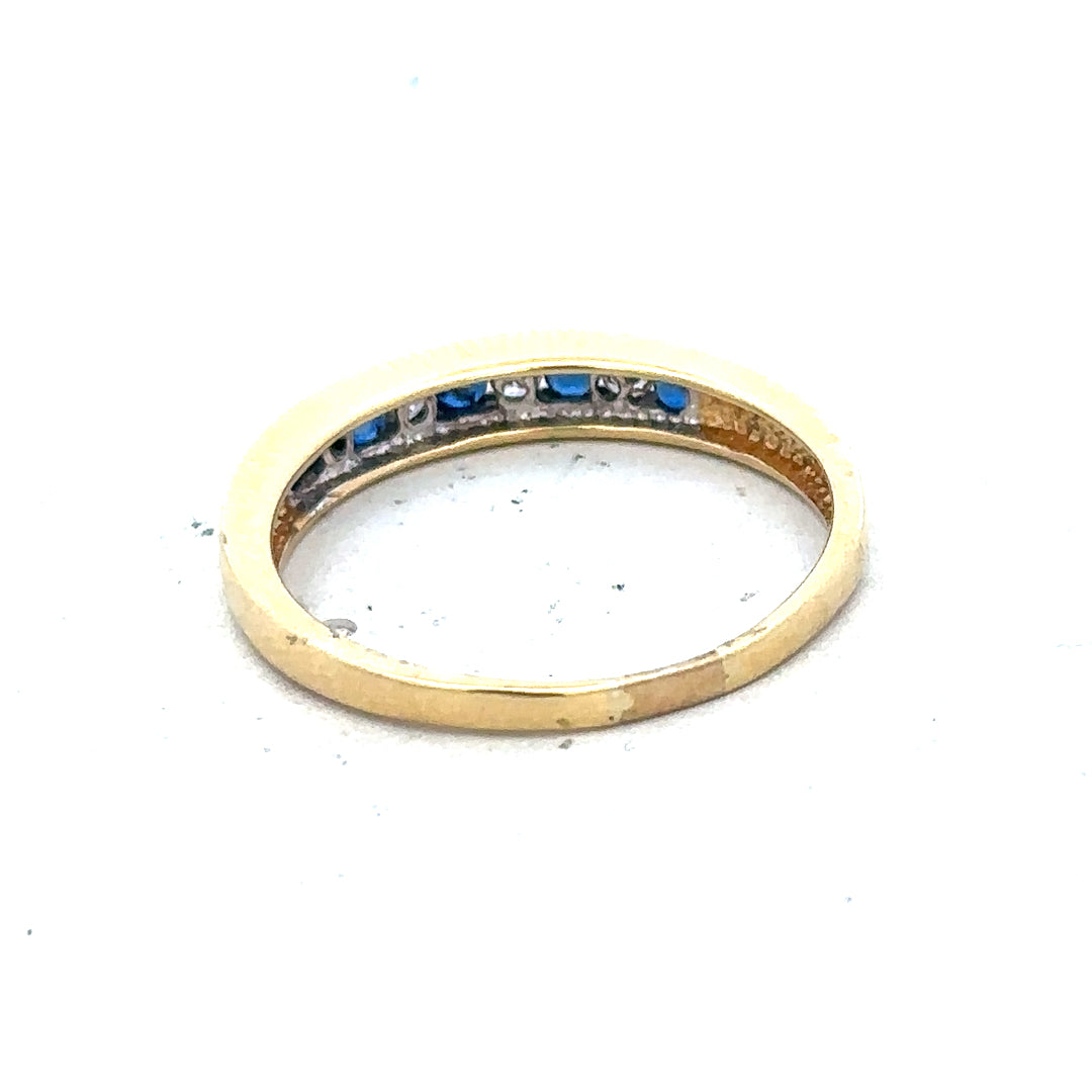 18ct yellow gold sapphire and diamond ring in size S, featuring a sparkling gemstone design, weighs 3.3g.