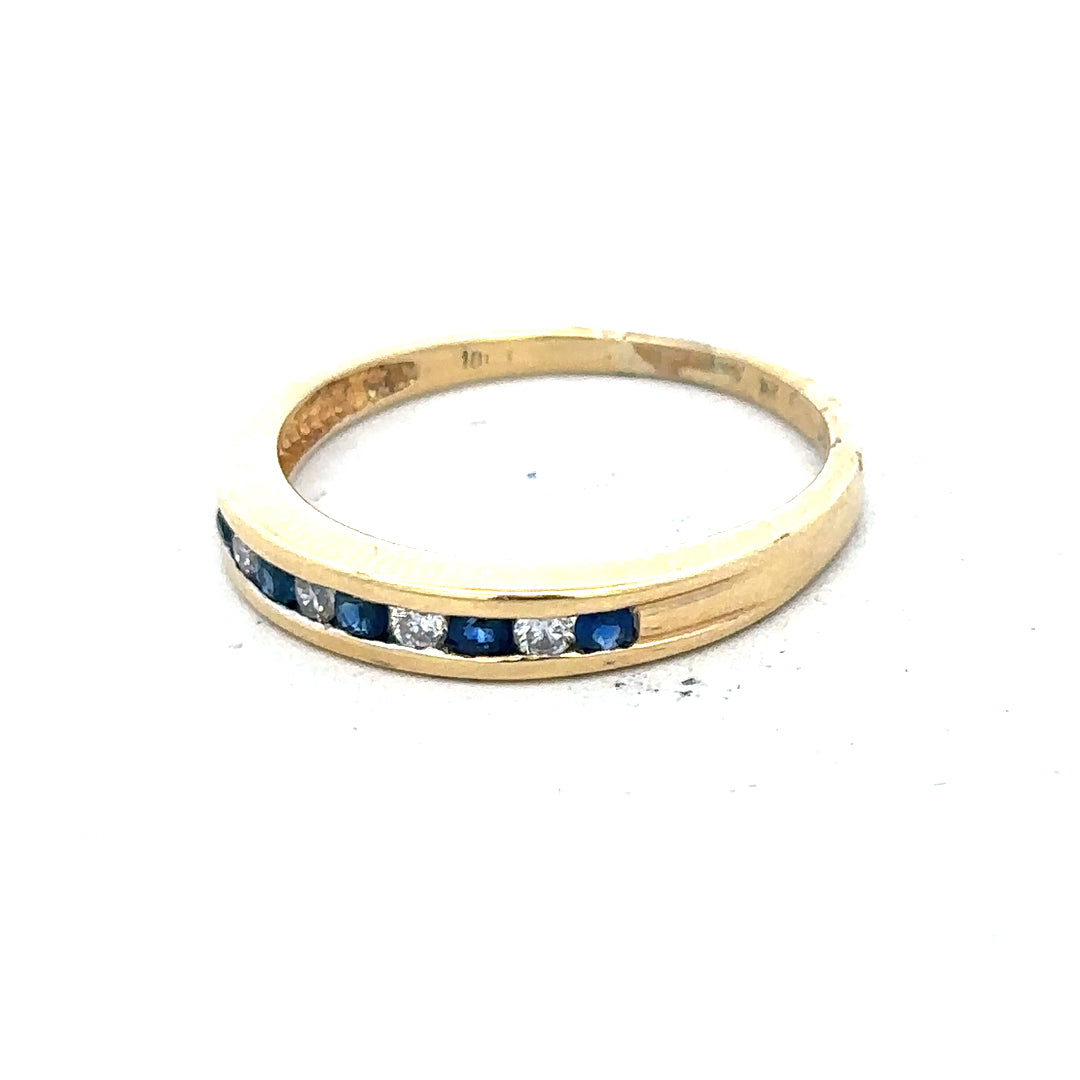 18ct yellow gold sapphire and diamond ring, size S, 3.3g, featuring a vibrant sapphire centerpiece with sparkling diamonds.