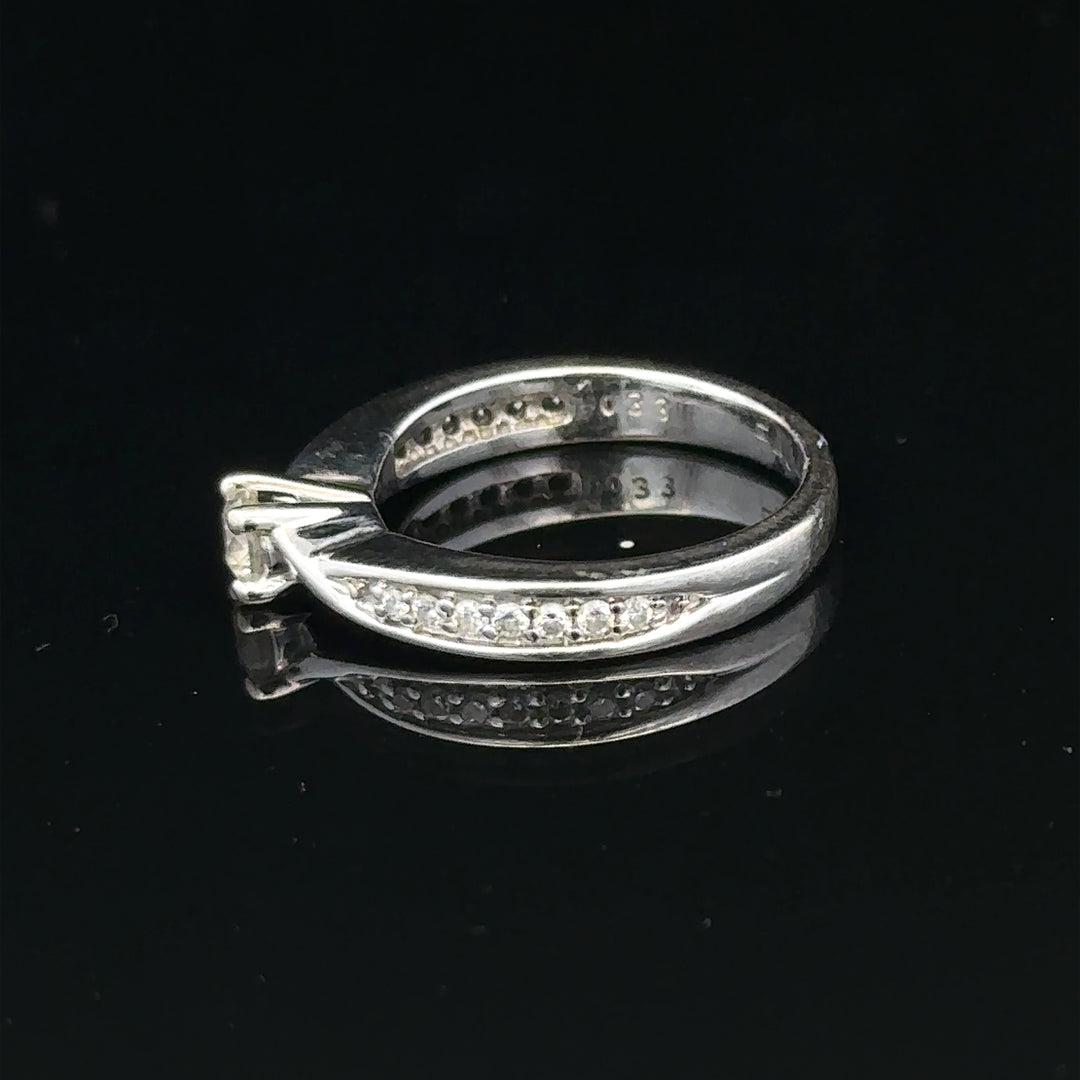 18ct white gold diamond ring with 1/3 carat total weight, size J, featuring a sparkling solitaire diamond.