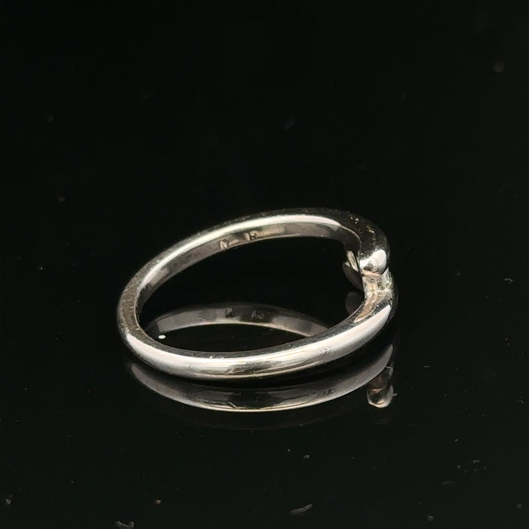 18ct white gold diamond ring size M.5 with sparkling diamonds, weighing 4.2g, unbranded jewelry shown in close-up image.