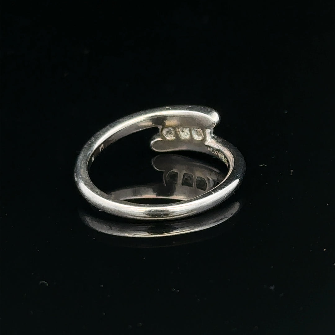 18ct white gold diamond ring size M.5 with sparkling diamonds, weighing 4.2g, unbranded jewelry piece displayed on a white background.