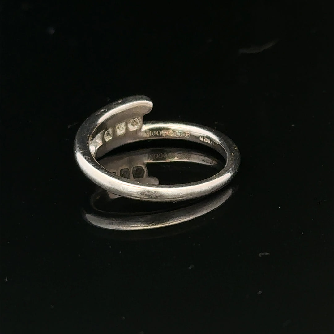 18ct white gold diamond ring in size M.5 with sparkling diamonds, weighing 4.2 grams, unbranded jewelry piece.