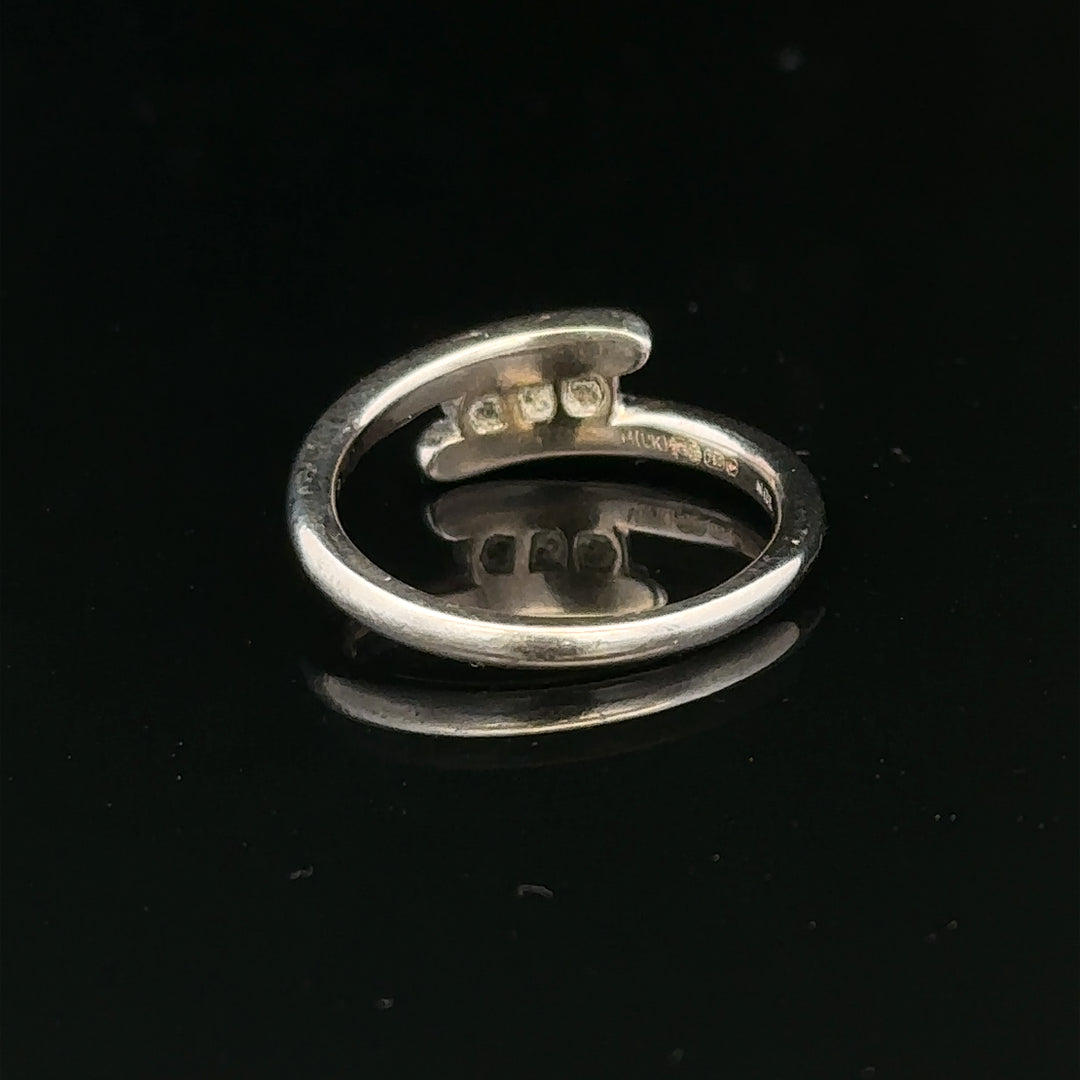 18ct white gold diamond ring size M.5 with sparkling diamonds, weighing 4.2g, unbranded jewelry displayed on a neutral background.