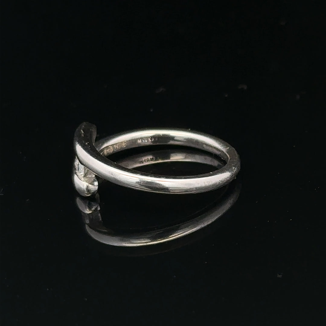 18ct white gold diamond ring in size M.5 with sparkling diamonds, weighing 4.2 grams, unbranded jewelry accessory.