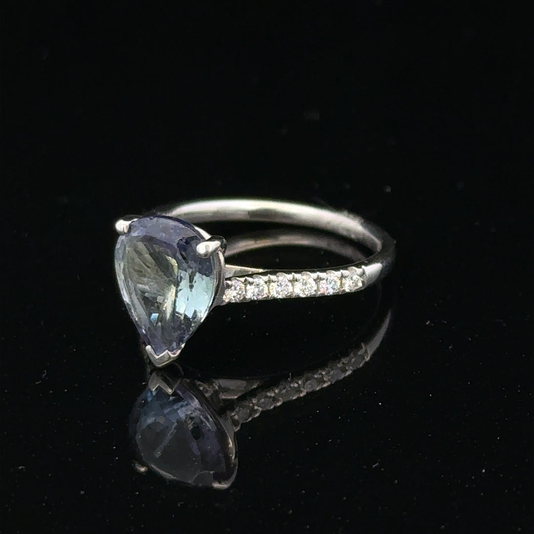 18ct white gold diamond ring size L1/2 with sparkling diamonds, showcasing a elegant and classic jewelry design.