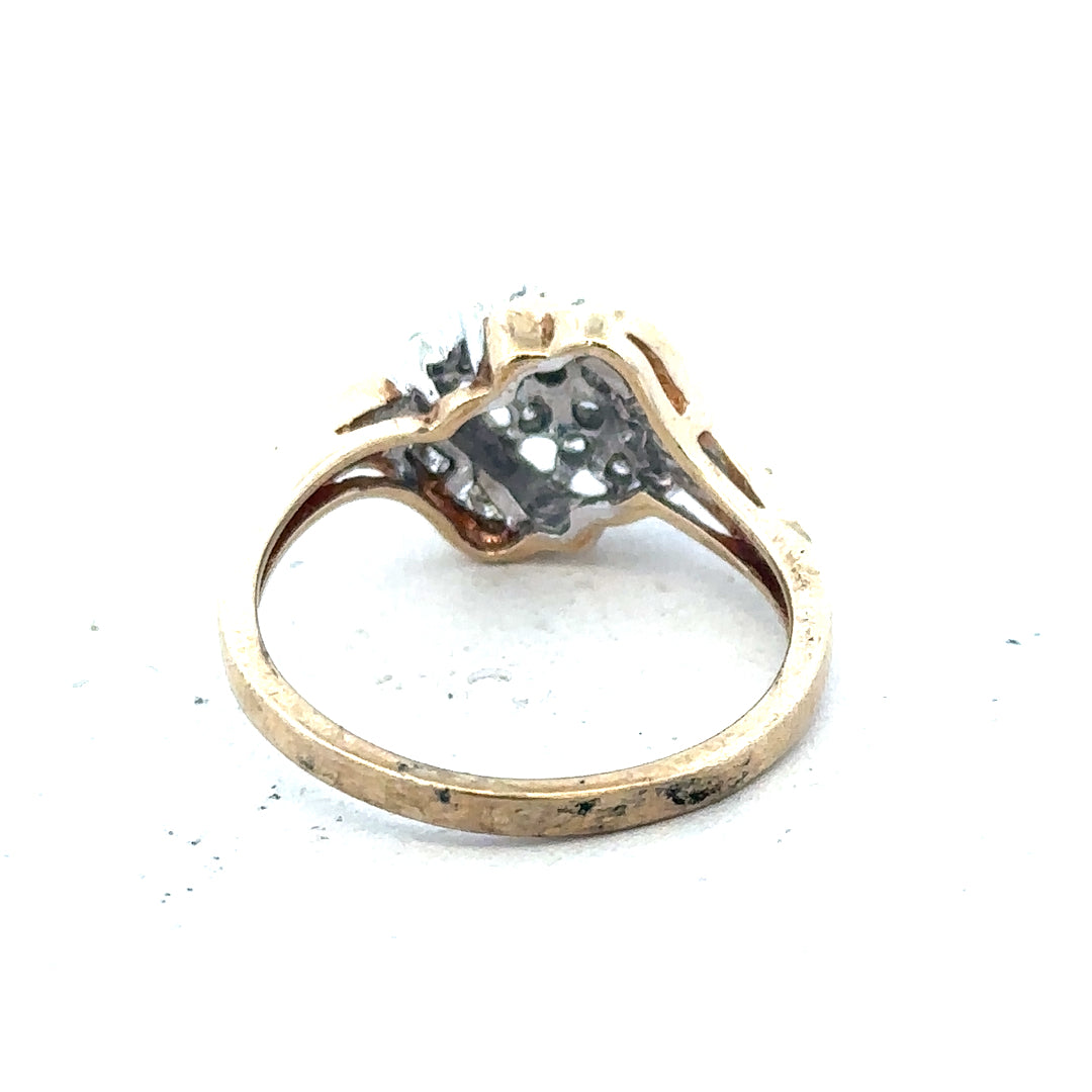 9ct yellow gold diamond ring with 0.26 carats, size P, featuring a central diamond and a polished band.