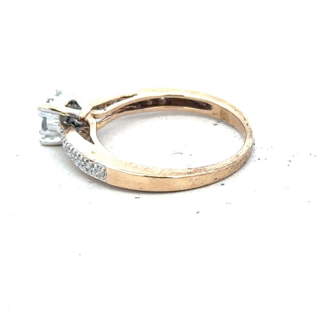 9ct yellow gold diamond ring in size P, featuring a sparkling diamond centerpiece, unbranded jewelry accessory.