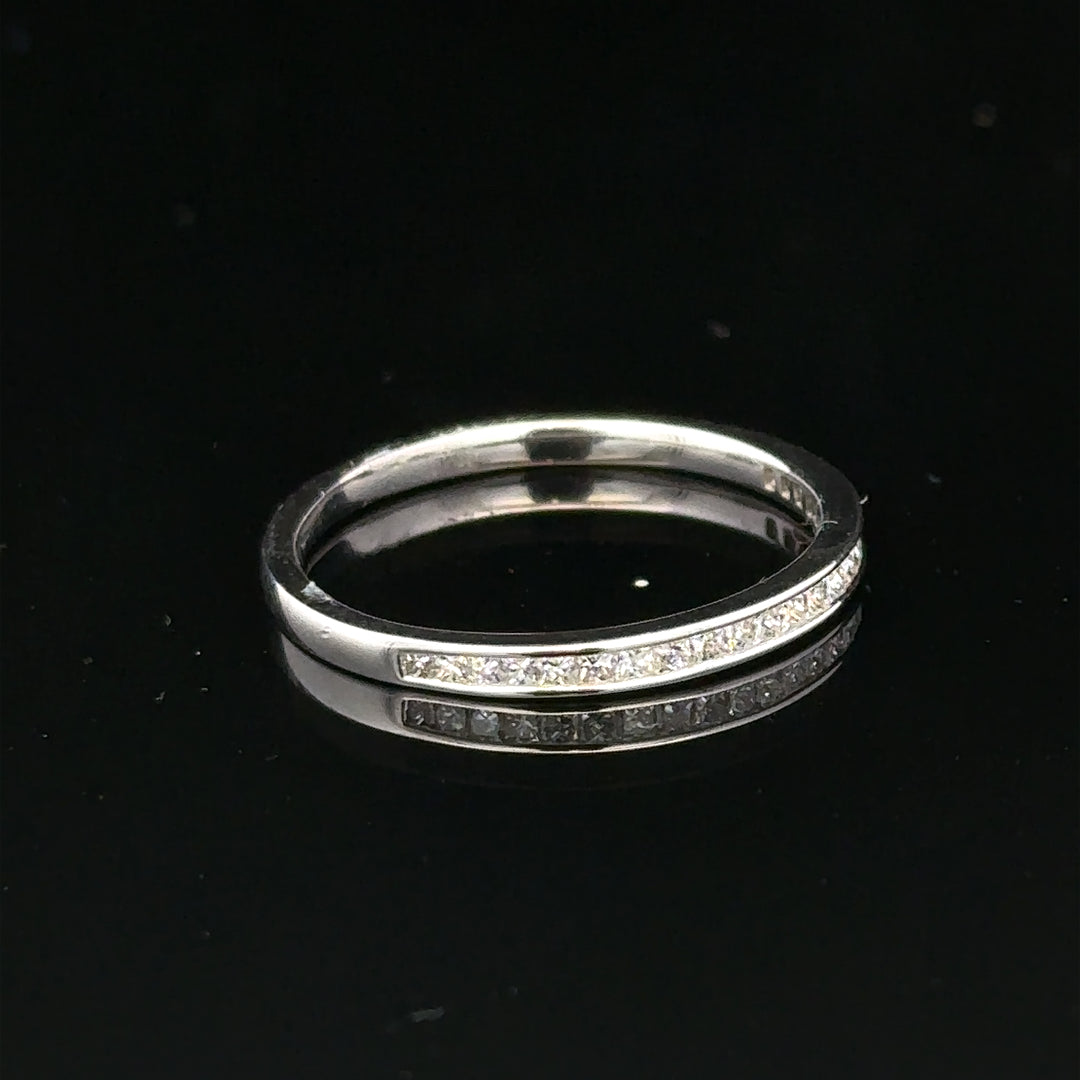 18ct white gold diamond ring size Q1/2 with sparkling diamonds, elegant jewelry piece, unbranded, detailed close-up image.