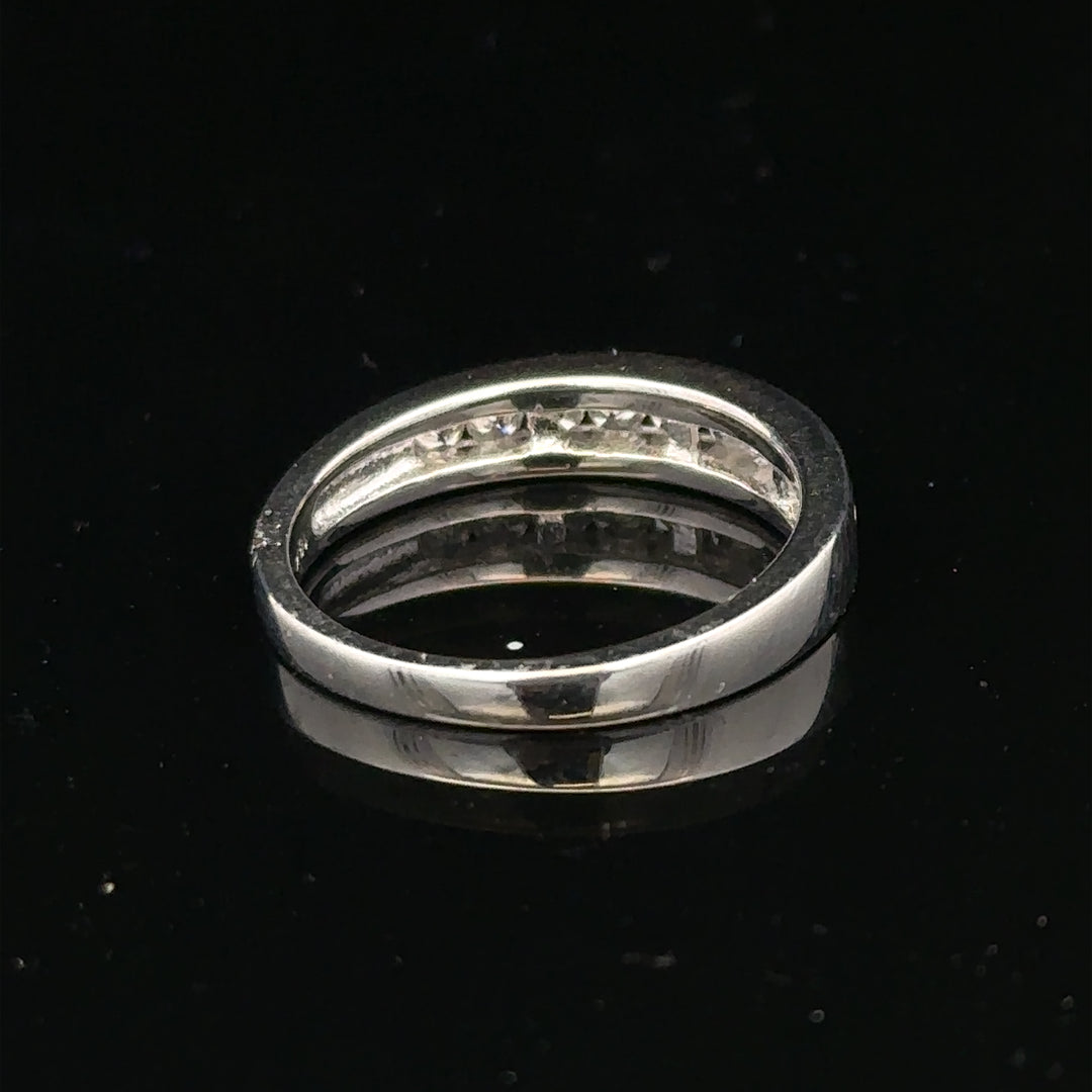 18ct white gold diamond ring in size L with sparkling diamonds, showcasing elegant jewelry design by Un.