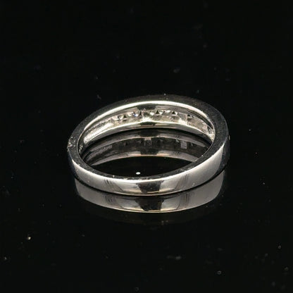 18ct white gold diamond ring in size L with sparkling diamonds, showcasing elegant jewelry design by Un.