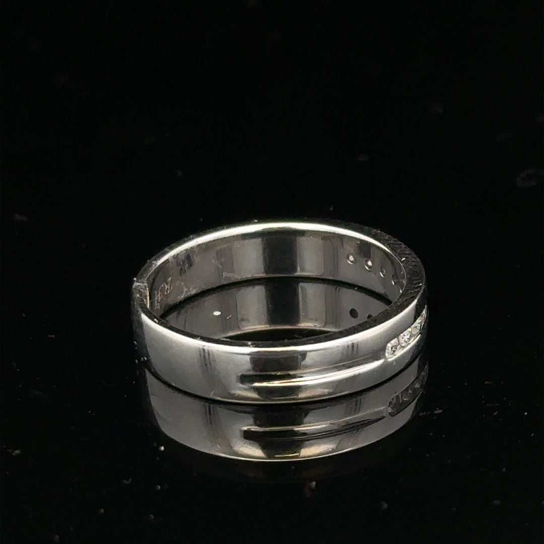 9ct white gold diamond ring with 0.20 carats, size M, showcasing a sparkling central diamond and elegant band design.