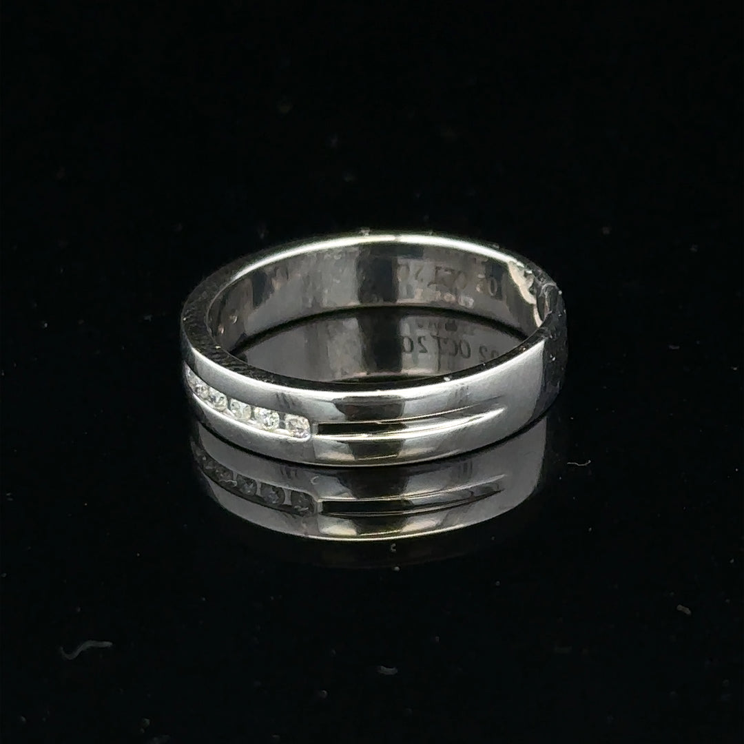 9ct white gold diamond ring with 0.20 carats in size M, featuring a polished band and sparkling diamonds.