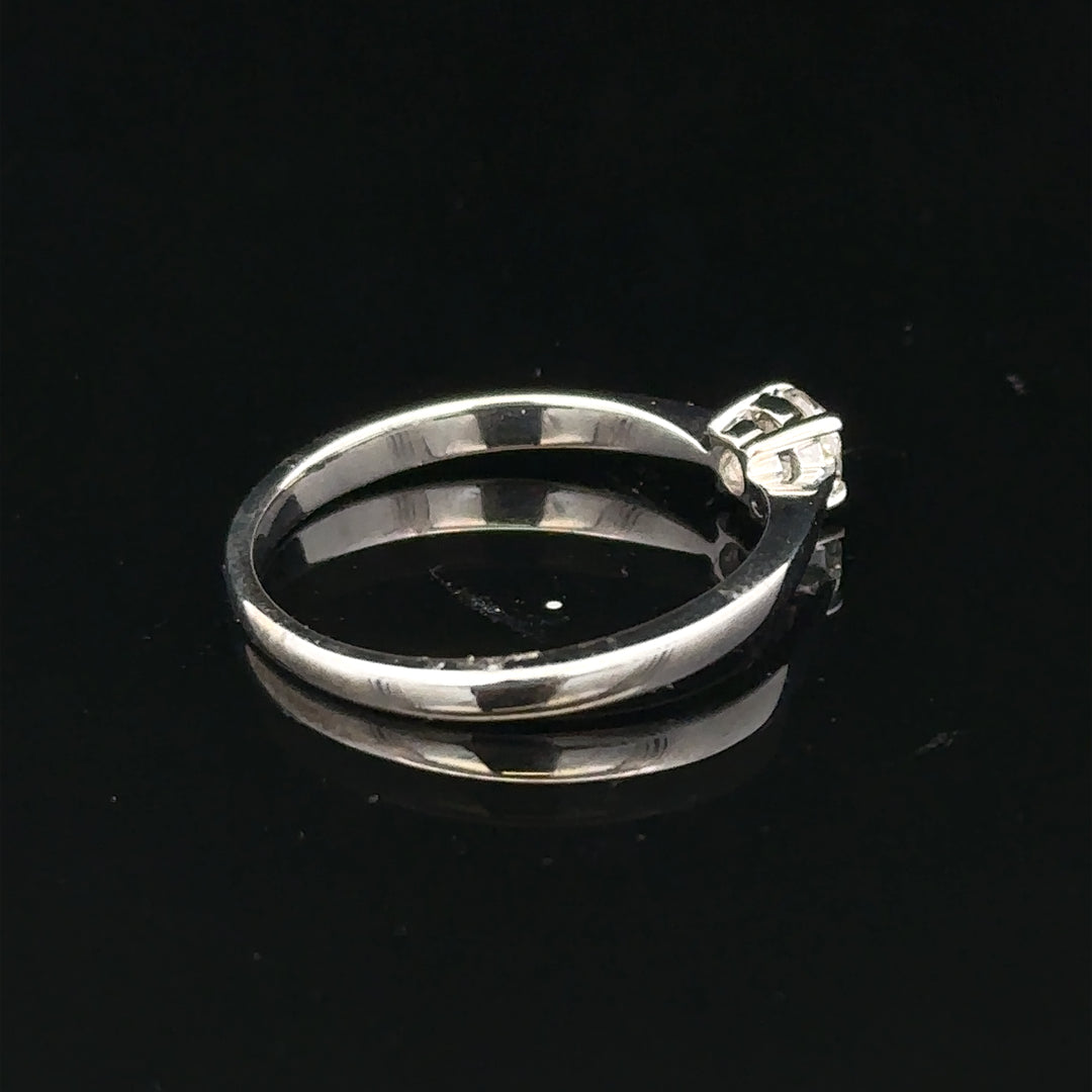 18ct white gold diamond ring in size M with sparkling diamonds, elegant jewelry piece with intricate design.