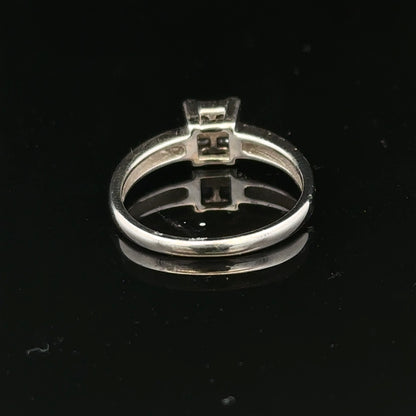 18ct white gold diamond ring with a central sparkling diamond, size J1/2, unbranded jewelry featuring elegant design.