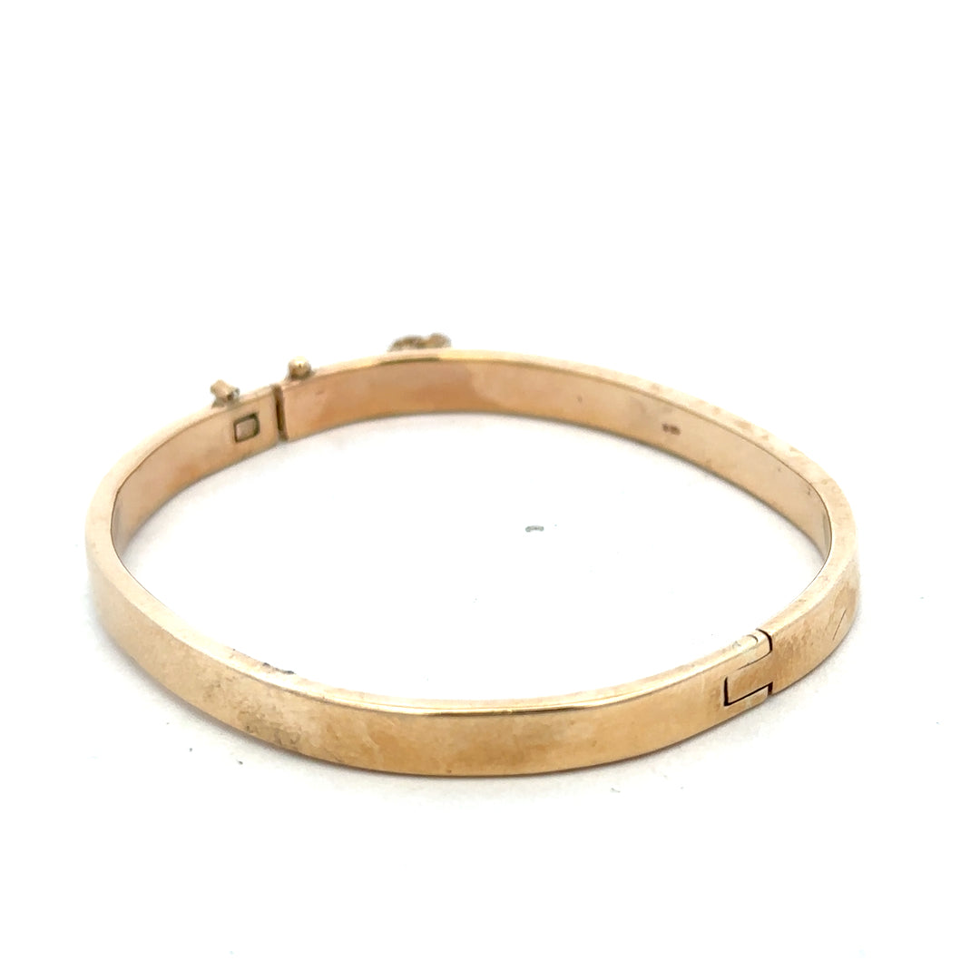 9ct yellow gold bangle weighing 24.1g with a smooth, polished finish, crafted by Reeves and Sons.