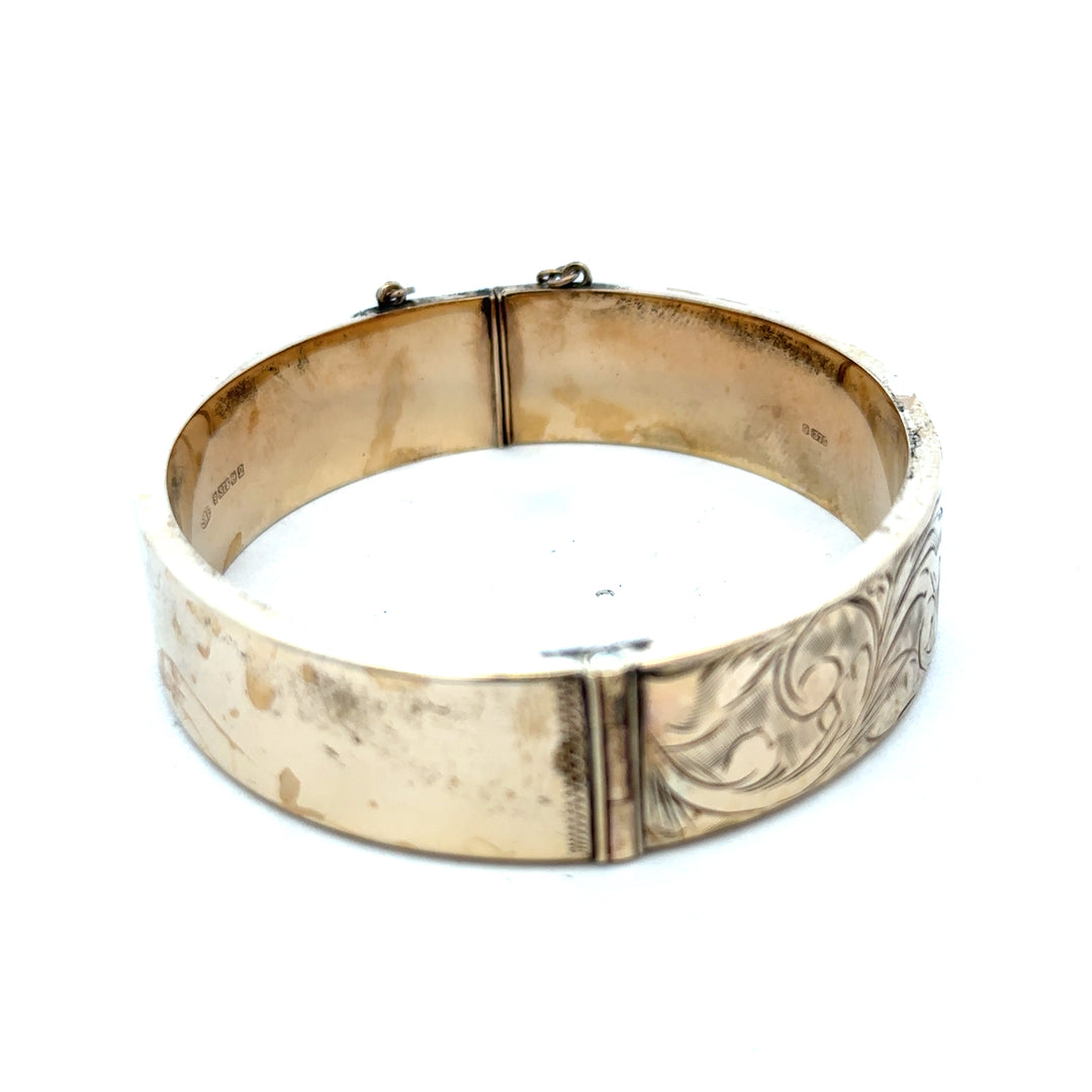 9ct yellow gold bangle weighing 22.7g with a smooth, polished finish, crafted by Reeves and Sons.