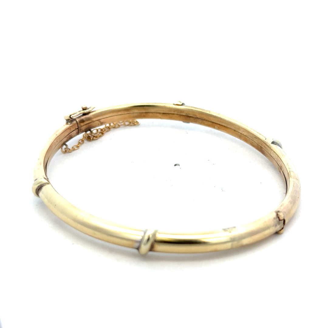 9ct yellow gold bangle weighing 11.1g with a smooth, polished finish, crafted by Reeves and Sons.