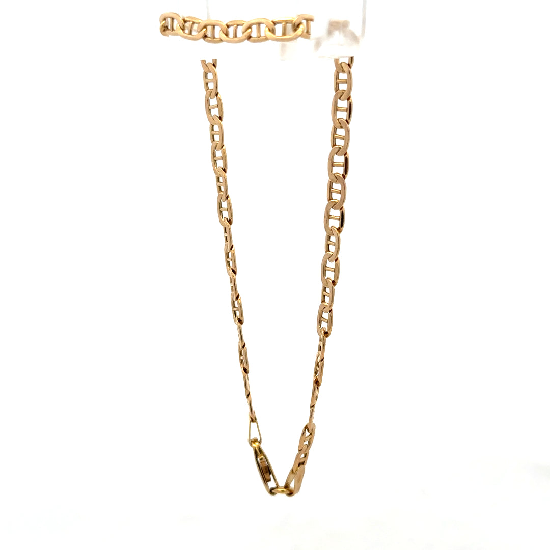 9ct yellow gold bracelet weighing 1.9g with a delicate chain and clasp, crafted by Reeves and Sons.